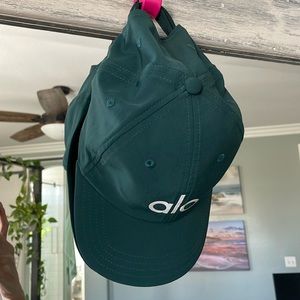 ALO Yoga Performance Off-Duty Cap